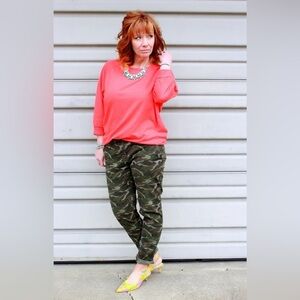 GAP Khakis - Broken In Straight in Green Camo. Size 6